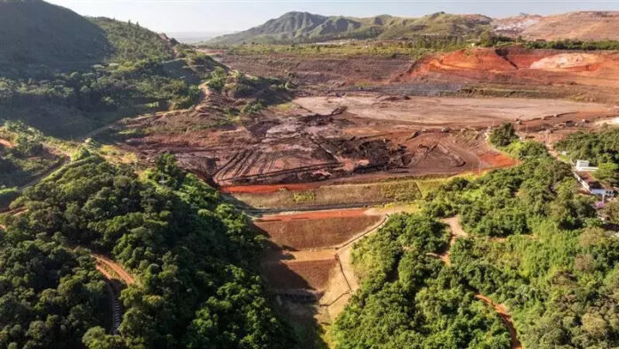 A Vale encerra o nível de emergência da barragem Fábrica em Ouro Preto, com 78% do volume de rejeitos removido. A mineradora segue avançando nas ações de descaracterização e segurança