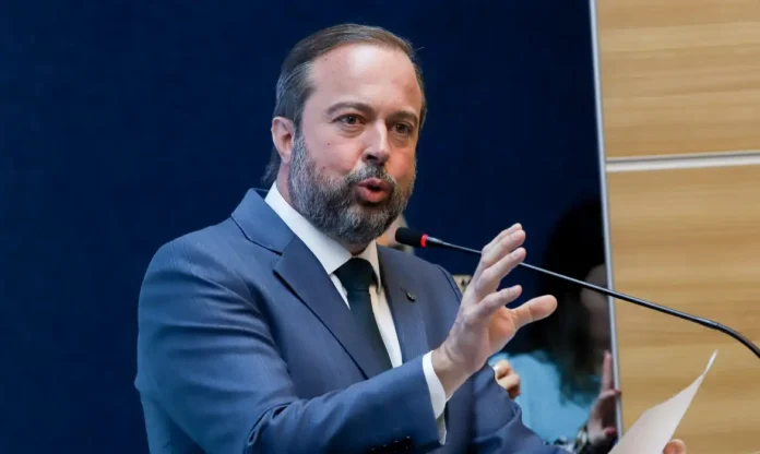 Alexandre Silveira Alexandre Silveira reafirma foco em gestão no ministério e em apoiar a reeleição de Lula, adiando decisão sobre candidatura ao Governo de Minas ou Senado