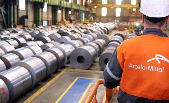 Medidas antidumping do governo federal podem liberar R$ 4 bilhões em investimentos da ArcelorMittal no Espírito Santo, visando equilibrar o mercado e proteger a indústria siderúrgica nacional da concorrência do aço chinês
