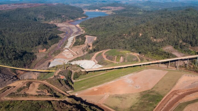A Samarco amplia o aproveitamento de rejeitos e estéreis, investindo em circularidade e inovação para reduzir impactos ambientais e melhorar a eficiência de suas operações.