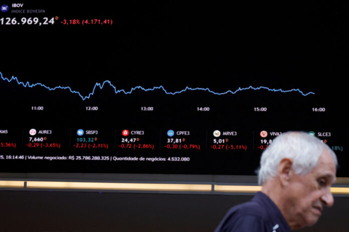 Ibovespa oscila após feriado, sente peso de Vale e encontra suporte na valorização das ações da Petrobras