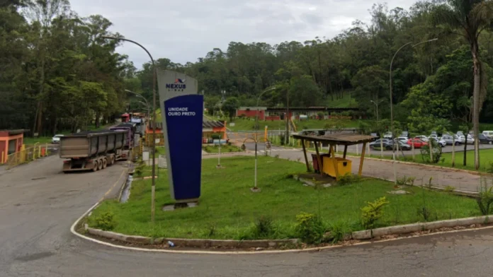 Nexus Ligas A morte de Alice Juliana dos Santos, operadora de britagem em Ouro Preto, expôs falhas graves de segurança no trabalho, com 28 infrações sendo registradas pela fiscalização na Nexus Ligas