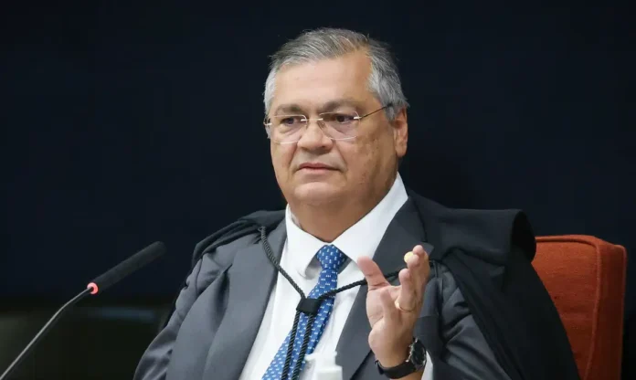 Flávio Dino autoriza exploração mineral em terras indígenas Cinta Larga com exigências de controle local e prazos para regulamentação do Congresso. Saiba os detalhes