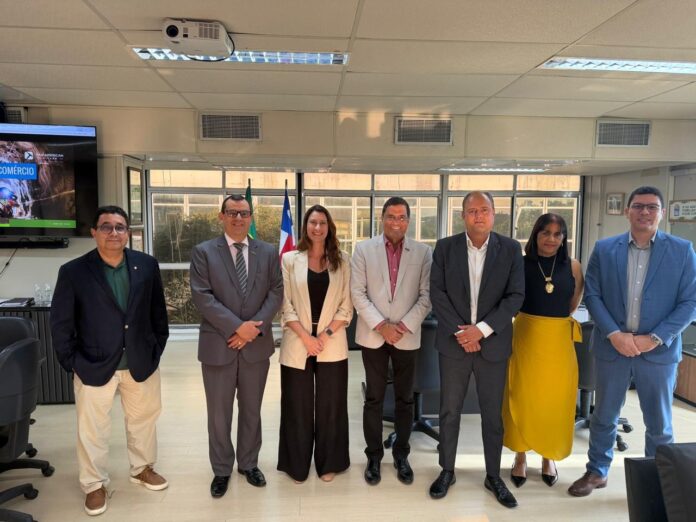 image Jacobina Mineração Pan American Silver investe R$ 40 milhões em projetos sociais e inovação sustentável em Jacobina. Empresa destaca-se por sua responsabilidade social e tecnológica no setor mineral.