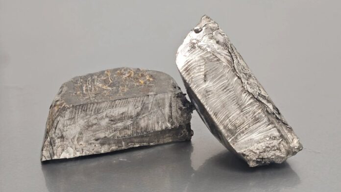 Sigma Lithium vende 150 mil toneladas de lítio de alta pureza a US$ 140/t e oferece mais 350 mil toneladas, destacando o potencial de crescimento da mineradora no mercado internacional.
