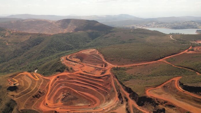 A Vale está liderando a transformação da mineração com o Programa de Mineração Circular, que já produziu 12,7 milhões de toneladas de minério de ferro reutilizado e gerou benefícios significativos para o meio ambiente e as comunidades. Saiba mais sobre o impacto dessa inovação