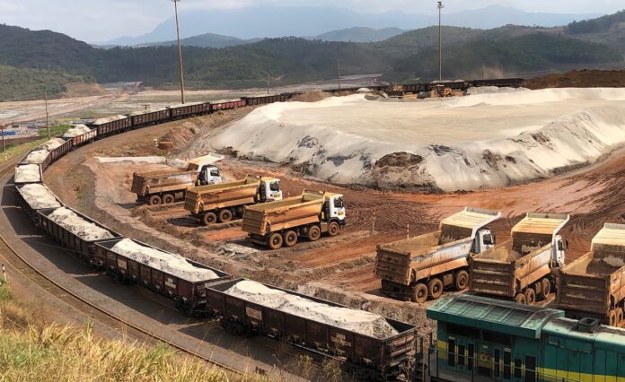 rejeitos-mineracao-vale-itabira Vale S.A. propõe reaproveitar até 5 milhões de toneladas de rejeitos por ano em Itabira, com foco em sustentabilidade e mineração circular, aguardando aprovação do Codema e licenciamento ambiental.