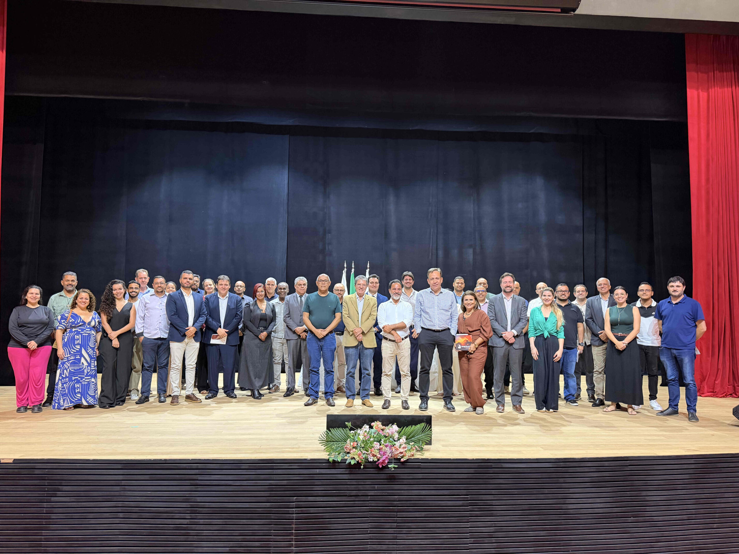 Assembleia da AMIG em Congonhas reúne lideranças e debate segurança na mineração, perdas com reforma tributária e fortalecimento da fiscalização no setor.