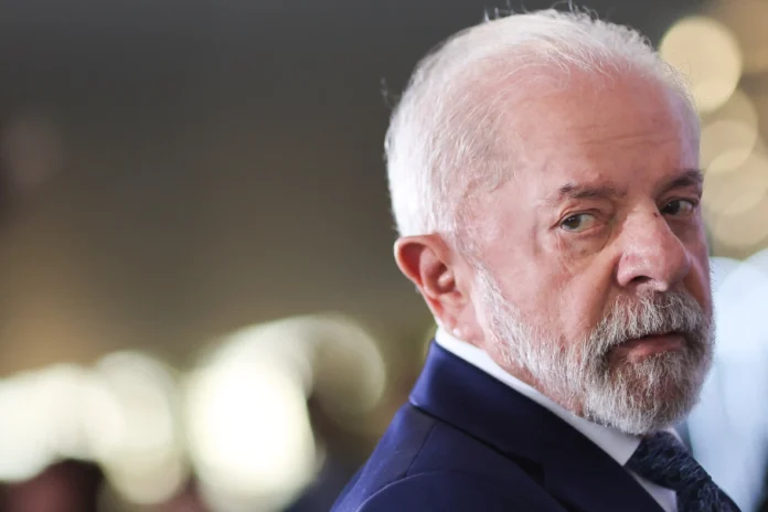 IMG_0149 Lula afirmou que o Brasil deve priorizar a transformação de terras raras e minerais críticos no próprio país, evitando repetir o modelo adotado com o minério de ferro, baseado na exportação de matéria-prima sem valor agregado.