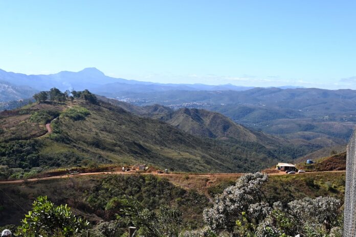 Pesquisa analisa mais de 3.600 projetos de mineração na Serra do Espinhaço e alerta para riscos à biodiversidade, água e serviços ambientais na região