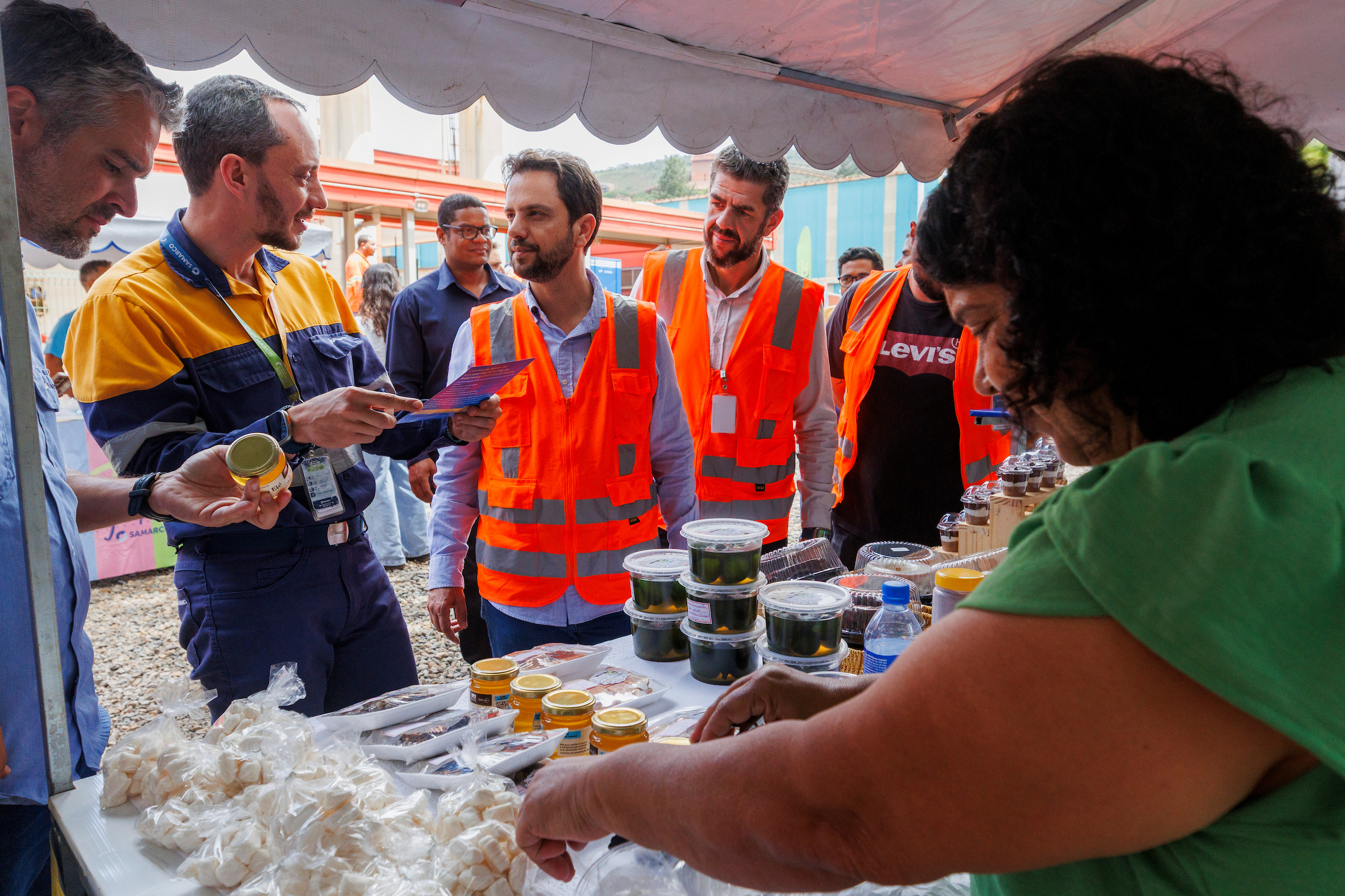 Samarco projeta 12.900 empregos e investimento de R$ 13,8 bilhões durante visita do prefeito de Mariana às operações da mineradora