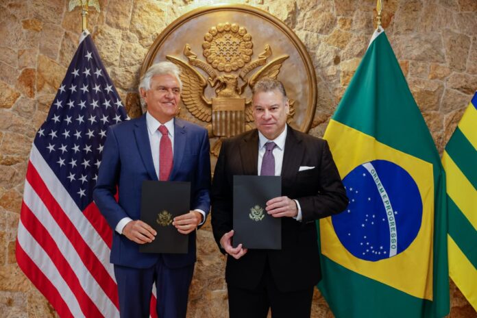 Acordo de minerais críticos em Goiás prevê sigilo e possível exclusividade de dados por 5 anos para os EUA, gerando questionamentos jurídicos e debate sobre soberania.