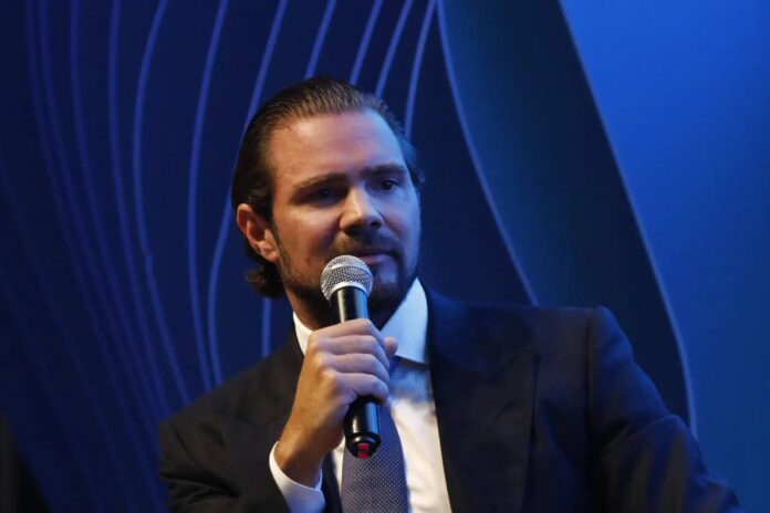 Relação entre Daniel Vorcaro e o empresário da mineração Lucas Kallas chama atenção após viagem à Venezuela e visita ao Planalto; Kallas é investigado na Operação Parcours