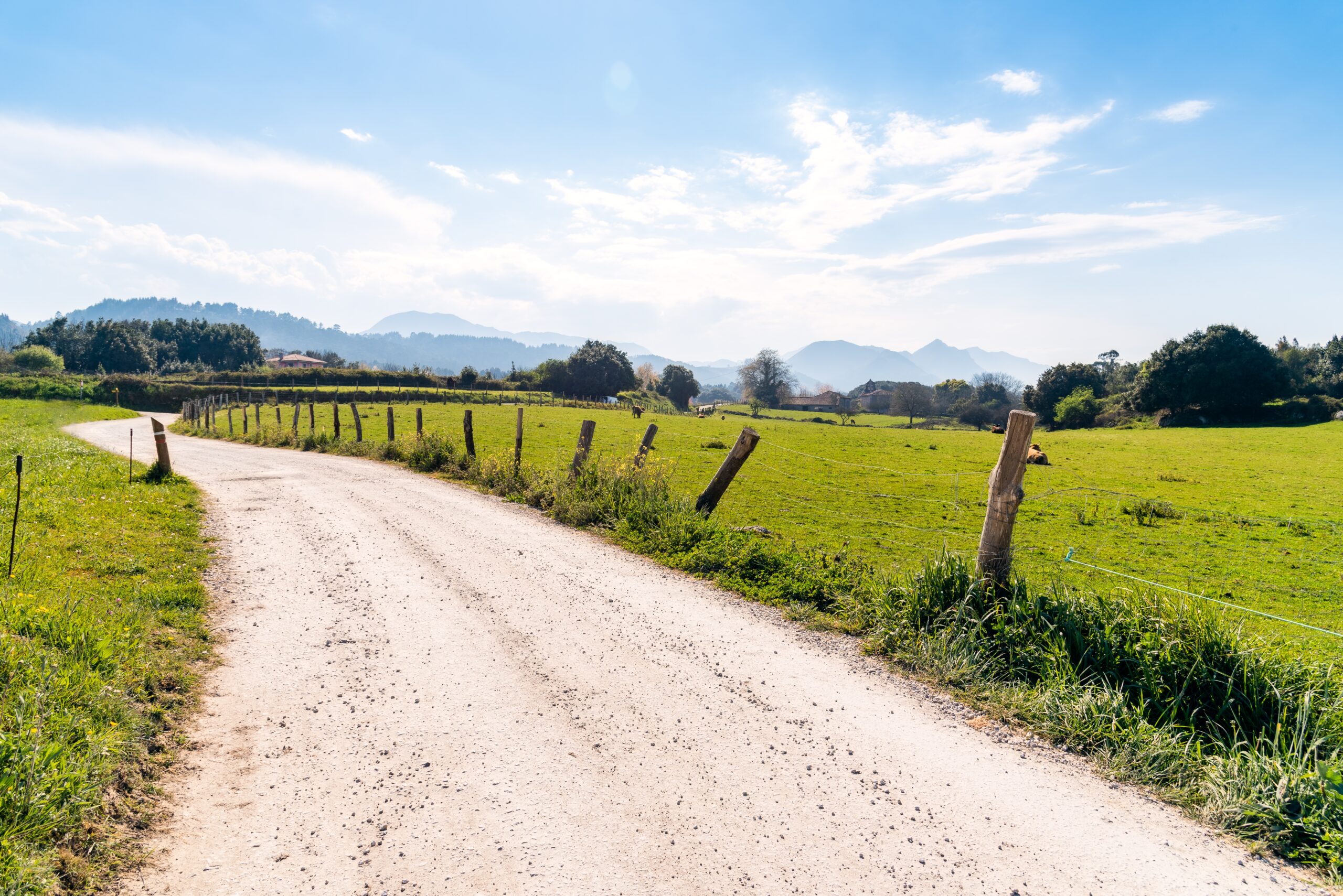 Usiminas abre inscrições do programa Caminhos do Vale 2026 para prefeituras e já recuperou mais de 7 mil km de estradas rurais em Minas Gerais