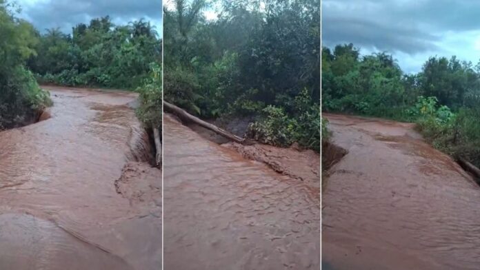 Chuvas causam transbordamento em estruturas da Usiminas em Itatiaiuçu, com sedimentos atingindo córrego, mas sem registro de vítimas ou riscos imediatos.