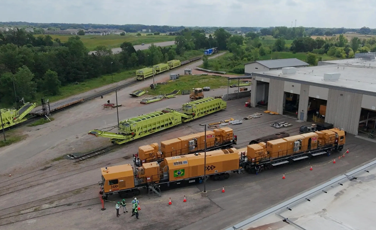 MRS Logística recebe 2 novas esmerilhadoras de trilhos e amplia parceria com a Loram para modernizar manutenção ferroviária e aumentar segurança da via