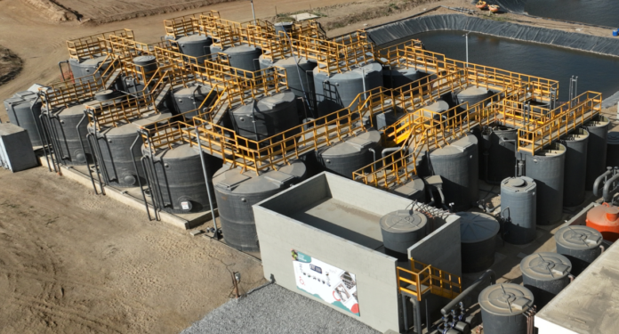 Projeto em Currais Novos reutiliza 90% da água na mineração ao transformar esgoto tratado em recurso industrial, preservando mananciais e melhorando o saneamento.