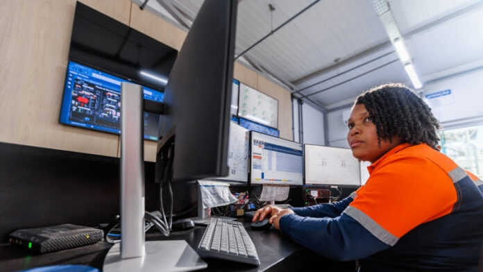 Participação feminina na mineração cresce no Brasil e contratações chegam a 41% em 2025, com mulheres já ocupando 22% das vagas no setor mineral
