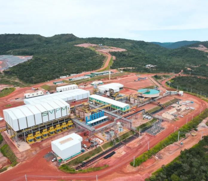Acordo de US$ 2,8 bilhões envolvendo terras raras em Goiás destaca o Brasil como peça-chave no fornecimento global de minerais estratégicos.
