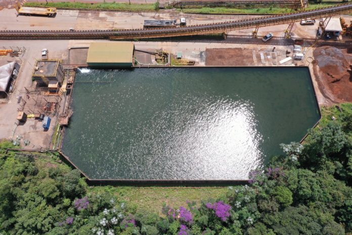 default A Samarco investiu R$ 22,4 milhões em sustentabilidade em 2025, avançou na agenda ESG, manteve energia 100% renovável e reforçou ações ambientais e sociais em Minas Gerais e Espírito Santo.