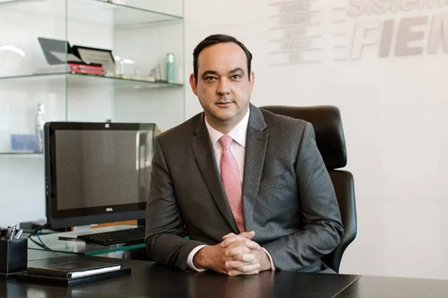 Saída abre caminho para projeto eleitoral, ainda indefinido, no cenário político mineiro