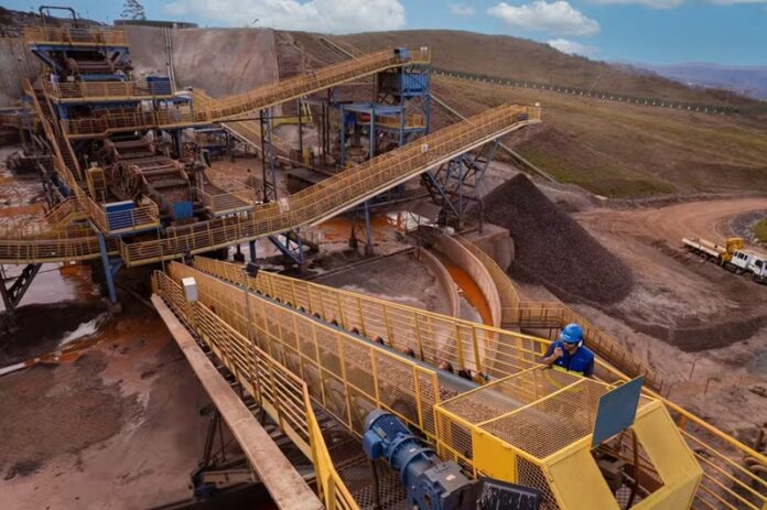 Holding vende fatias na Biomm e na Latache Capital para concentrar recursos no core de mineração, acelerar projeto em Minas Gerais e viabilizar plano logístico de R$ 5 bilhões até 2030