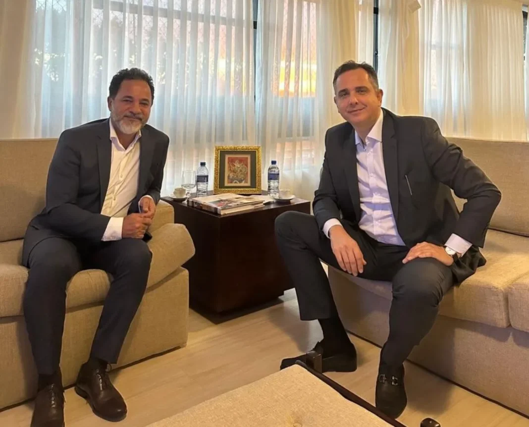 Rodrigo Pacheco convida prefeito de Itabira para ajudar a elaborar plano de governo visando eleições de 2026 em Minas Gerais
