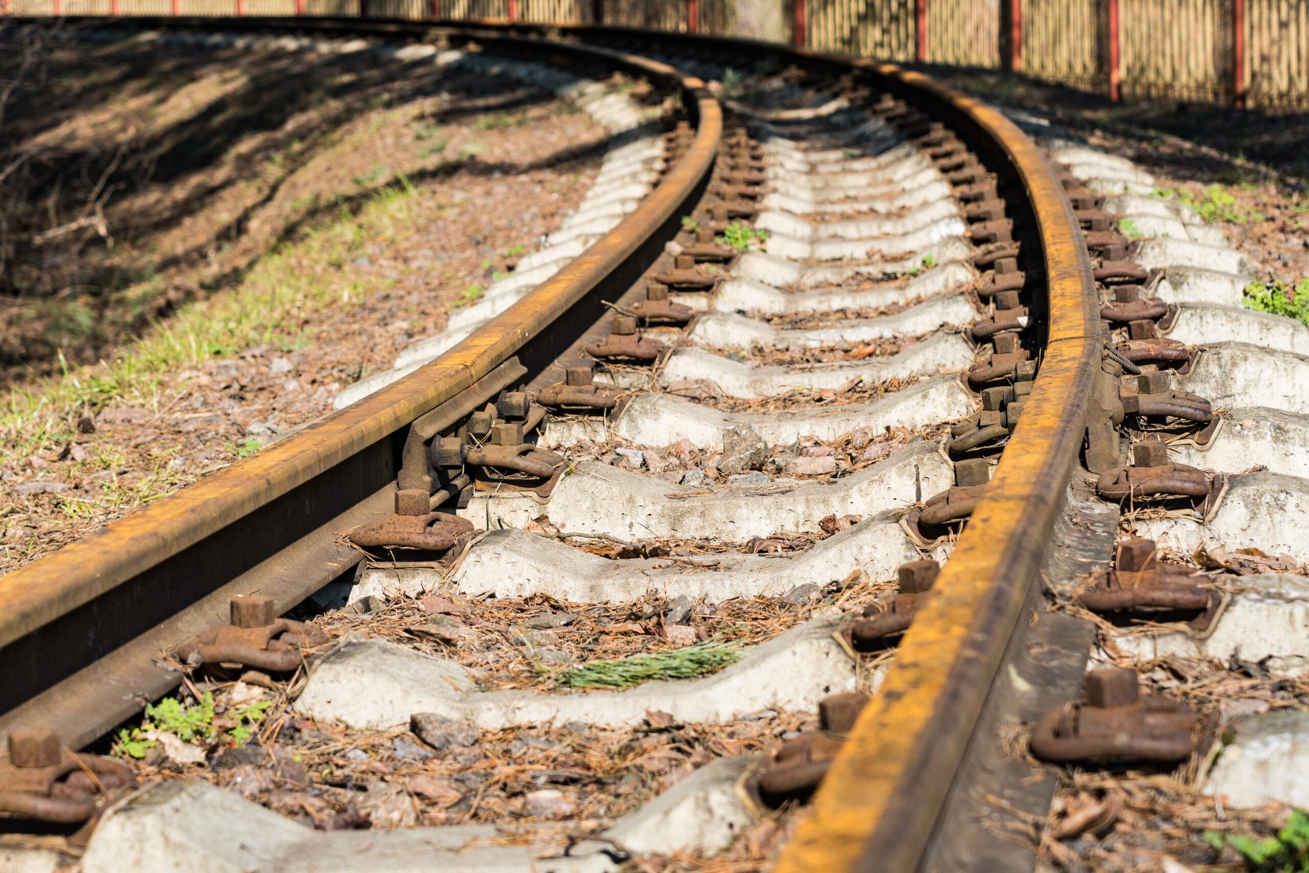 alexei_other-narrow-gauge-railroad-4179000 O Prêmio BNDES Ferrovias abriu inscrições para sua primeira edição e vai premiar os 3 melhores artigos com até R$ 40 mil, além de publicar os cinco melhores trabalhos sobre o setor ferroviário.