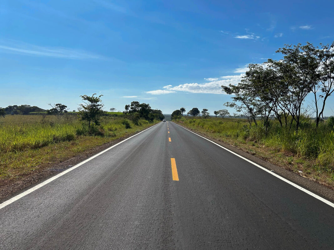 Governo de Minas anuncia obras que somam R$ 102,2 milhões na região Central, com pavimentação de rodovias e melhorias que devem beneficiar milhares de usuários