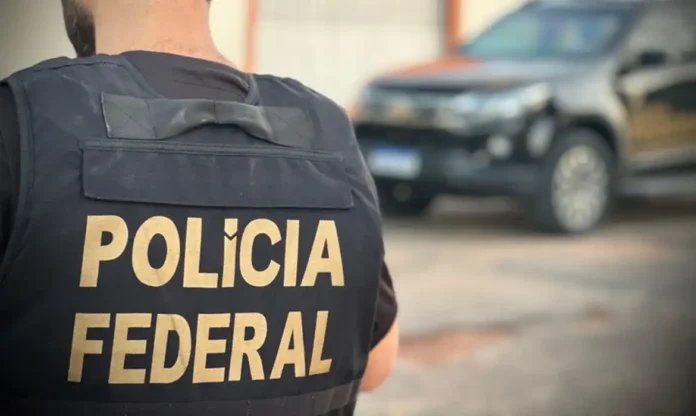 pf_e_policia_civil_ Operação Repasse investiga esquema de mineração ilegal de ouro que causou mais de R$ 180 milhões em danos ambientais na Bahia e pode levar suspeitos a até 29 anos de prisão.