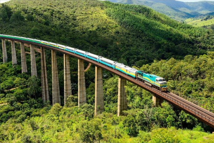 Trem Vitória a Minas tem circulação suspensa em dois trechos entre Minas Gerais e Espírito Santo, afetando passageiros e viagens nesta segunda-feira.