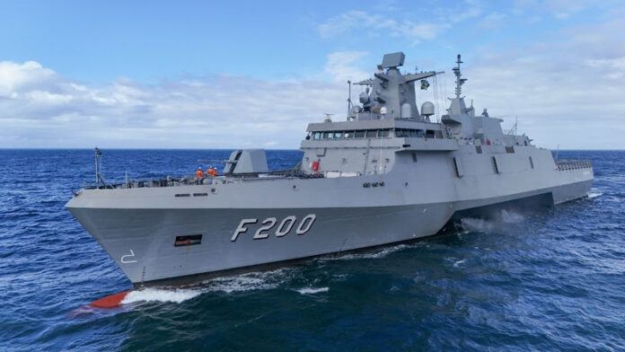 Usiminas participa da construção de fragatas da Marinha do Brasil e fornece cerca de 1.300 toneladas de aço por navio no programa estratégico naval.