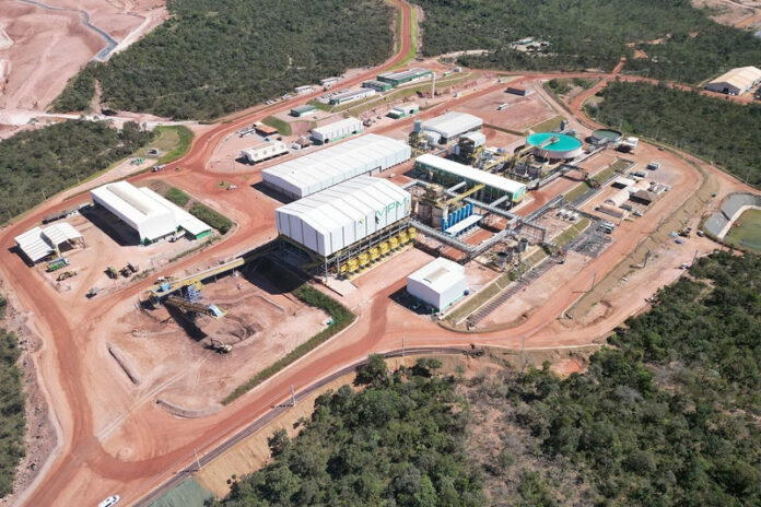 Goiás possui 25% das reservas mundiais de minerais estratégicos e quer processar terras raras no próprio estado, reduzindo a dependência da China e ampliando empregos e arrecadação.