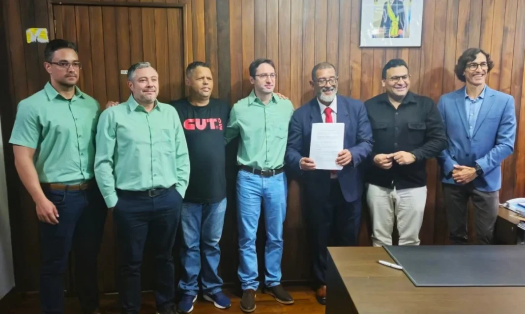 Acordo firmado entre Vale, sindicatos, CUT e Ministério do Trabalho oficializa redução da jornada e pode influenciar debate nacional sobre mudanças na legislação trabalhista