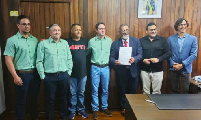 Acordo firmado entre Vale, sindicatos, CUT e Ministério do Trabalho oficializa redução da jornada e pode influenciar debate nacional sobre mudanças na legislação trabalhista