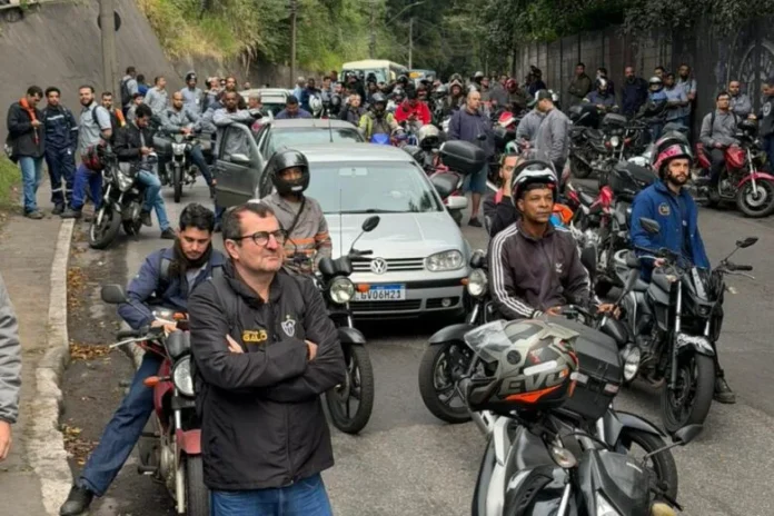 Protesto em João Monlevade reúne trabalhadores e entidades sindicais em defesa de mudanças na escala de trabalho