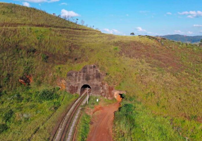 Justiça concede à Prefeitura de Barão de Cocais a posse provisória de área de 163 mil m² da Rota do Ferro. Espaço é considerado estratégico para turismo, preservação ambiental e patrimônio histórico.