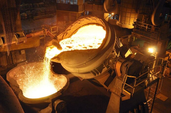 ArcelorMittal Brasil registra prejuízo de R$ 2,2 bilhões em 2025, impactada por importações, tarifas internacionais e queda nas vendas de aço