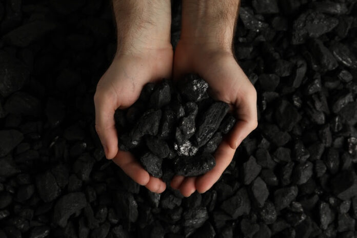 O ferro verde ganha espaço na indústria global de baixo carbono, enquanto o Brasil aparece entre os países mais preparados para liderar a produção sustentável de aço e minério.