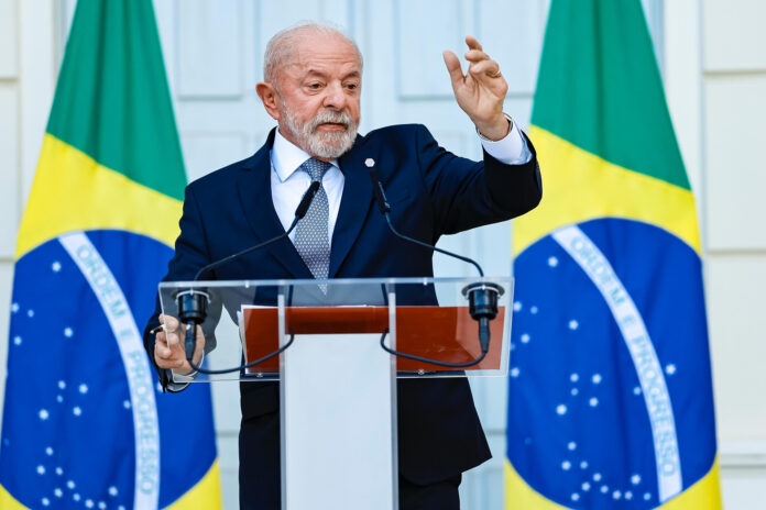 Governo federal amplia recursos da Nova Indústria Brasil com aporte de R$ 140 bilhões, elevando o programa para R$ 750 bilhões até 2026 e anunciando o plantio de 25 milhões de árvores na Amazônia.