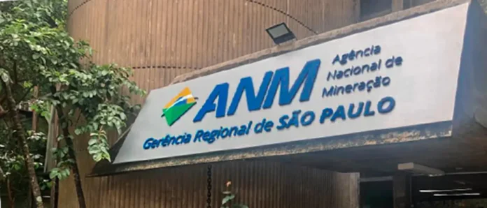 A ANM incorporou 78 Técnicos em Atividades de Mineração para reforçar fiscalização, arrecadação e gestão de áreas minerárias, mas ainda enfrenta déficit de servidores e limitações orçamentárias.