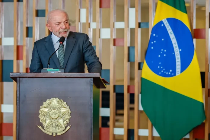 Lula defende que países com reservas de minerais críticos participem das etapas de industrialização e tecnologia. Brasil busca ampliar o valor agregado da produção mineral e atrair investimentos