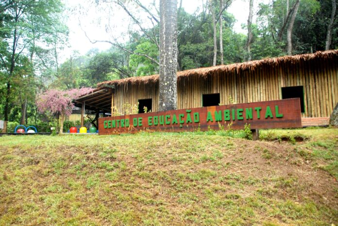 ArcelorMittal abre 72 vagas gratuitas para visita ao Centro de Educação Ambiental em João Monlevade. A programação inclui trilhas ecológicas, atividades educativas e transporte gratuito