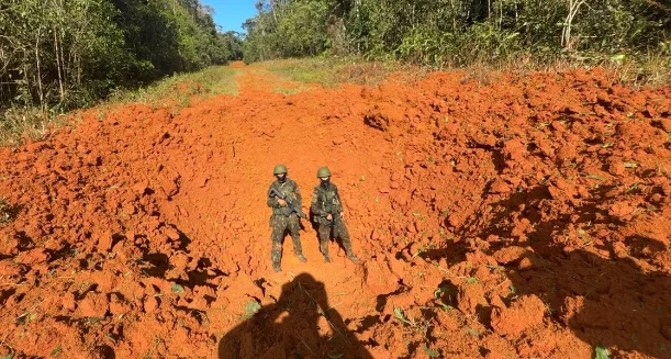 Foto-02 Operação contra o garimpo ilegal na Terra Indígena Yanomami destrói seis pistas clandestinas, apreende 300 quilos de cassiterita e retira equipamentos usados na mineração irregular