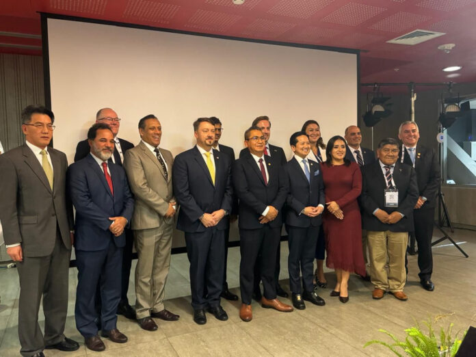 A AMIG Brasil propôs durante o WMC 2026 a criação de um comitê latino-americano para unificar marcos regulatórios dos minerais críticos e fortalecer a agregação de valor à mineração