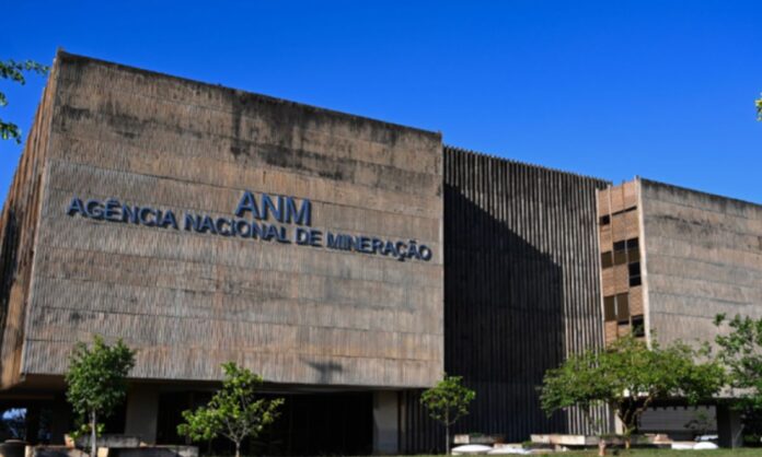 anm O bloqueio de R$ 22 milhões no orçamento da ANM pode afetar a análise de 16 mil processos minerários, a fiscalização de barragens e projetos ligados aos minerais críticos, cada vez mais disputados no cenário internacional