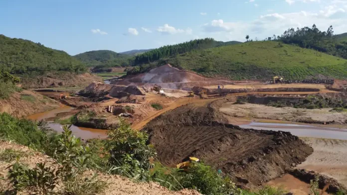O Ministério da Saúde autorizou o repasse de R$ 243 milhões para 49 municípios impactados pelo rompimento da barragem de Fundão. Mariana receberá a maior parcela dos recursos destinados a ações na área da saúde