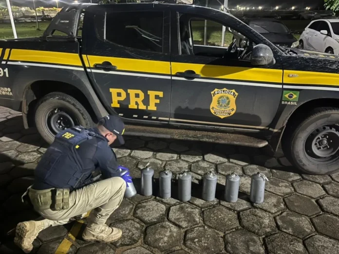 PRF apreende 253 kg de mercúrio clandestino em Roraima e volume confiscado em 2026 chega a 1,08 tonelada. Metal é utilizado no garimpo ilegal e representa risco ao meio ambiente