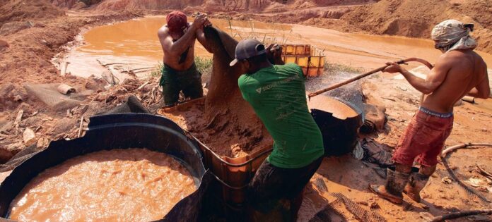 Relatório do Greenpeace aponta que 98 licenças garimpeiras com indícios de irregularidades teriam permitido a comercialização de 25,3 toneladas de ouro na Amazônia, movimentando cerca de R$ 18,4 bilhões.