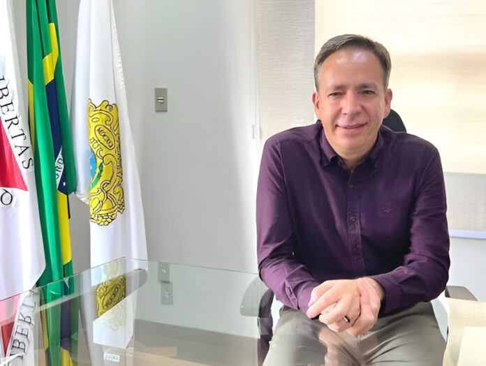 Prefeito de Congonhas recebe autorização para participar de missão oficial na China durante 19 dias. Viagem busca experiências em cidades inteligentes, inovação tecnológica e modernização da gestão pública
